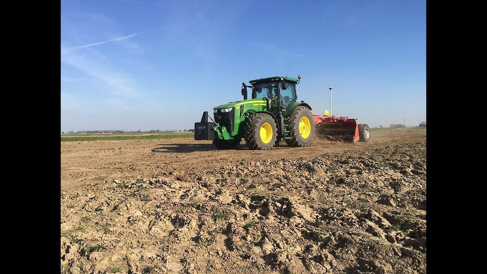 Kilveren op Trimble GPS John Deere 8320R door Kasteel-Meeuwen Trekkerweb