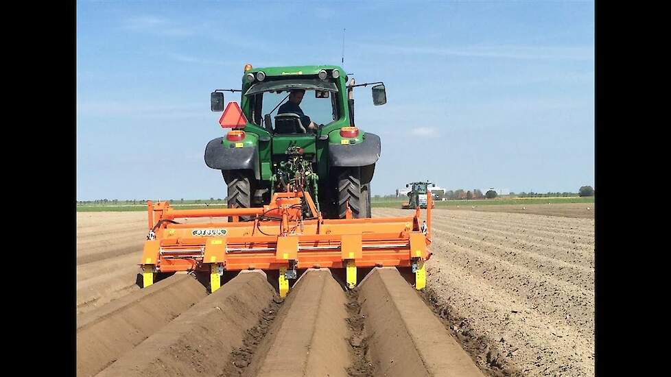 Struik 4RF310 uitgevoerd met een Erosiestopper Trekkerweb