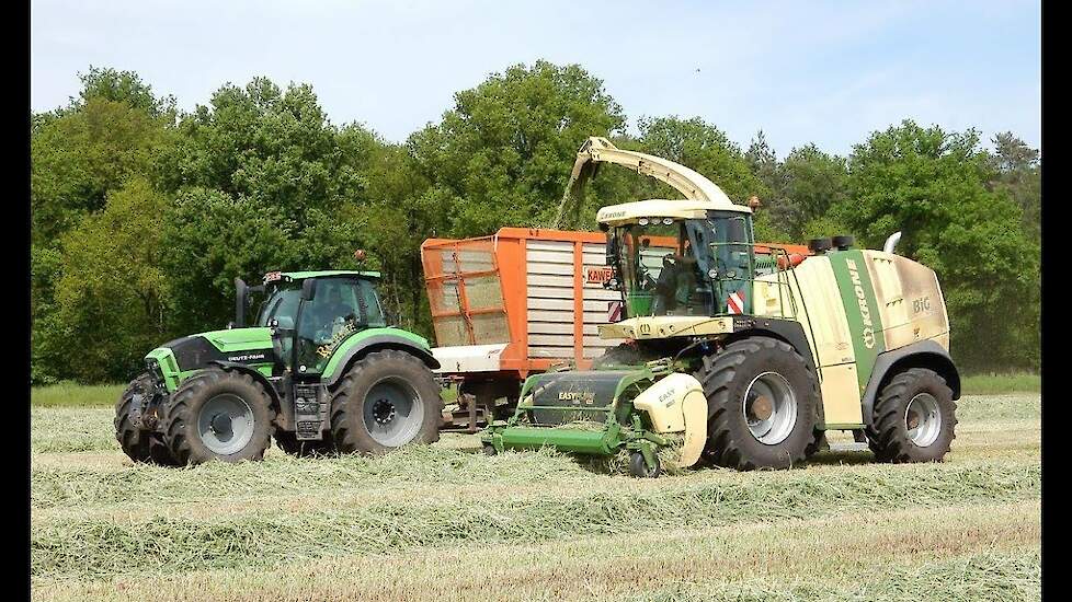 Loonbedrijf Partoens uit Bree met de nieuwe KRONE BiG X Trekkerweb