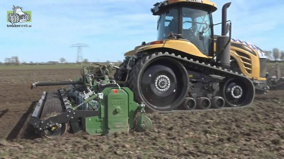 Nieuwe Challenger MT775E loonbedrijf Fekkes Hegebeintum with AGCO-Power 7 - Trekkerweb