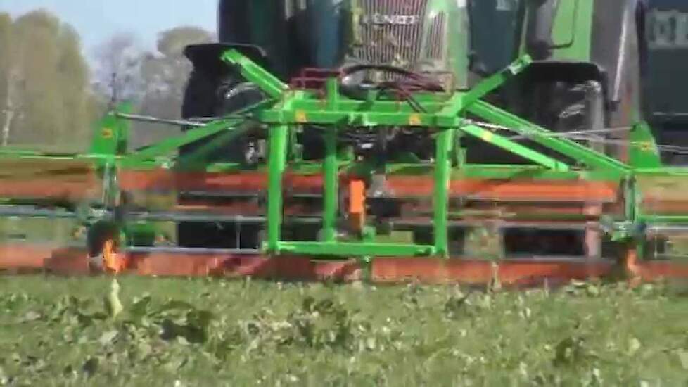 Demo combcut onkruid maaimachine bij Volkerink Heino Trekkerweb