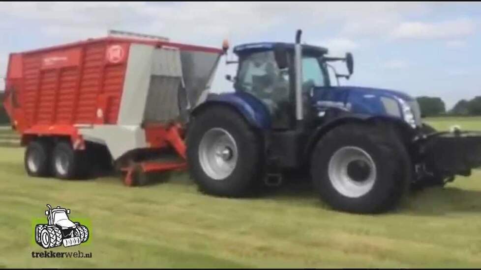 Demo wagen van Lely voor loonbedrijf Prenger Trekkerweb
