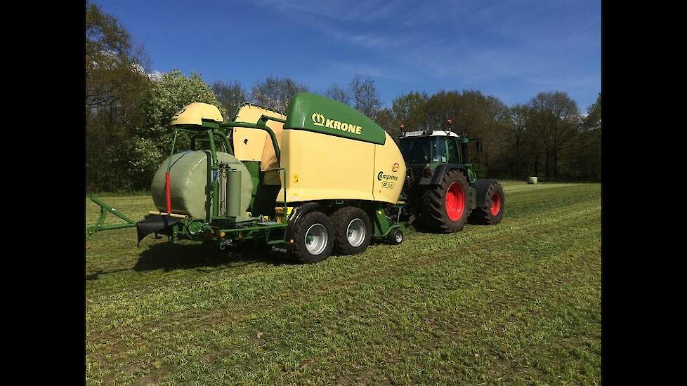 Krone Comprima in bedrijf gesteld door Van Arendonk - de Vor Ermelo Trekkerweb