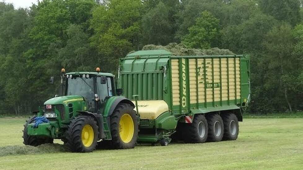 Loonbedrijf Paulussen met 2 nieuwe KRONE ZX 450 GL Tridem dubbeldoelwagens Trekkerweb