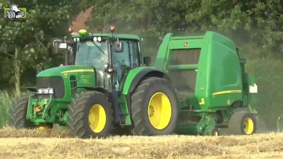 John Deere 7530 met rondebalenpers 864 van Agrar Service Kühnen Trekkerweb