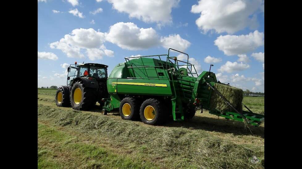 John Deere L1534 Grootpak-pers geleverd in Nederland Trekkerweb