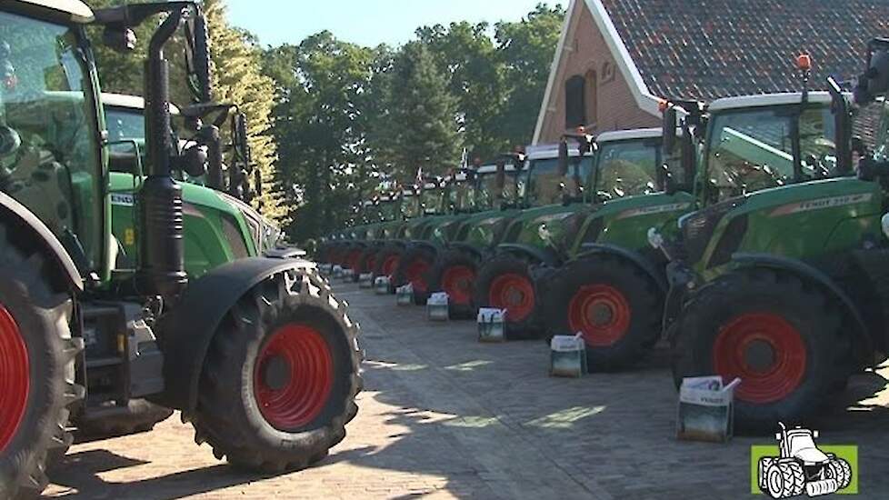 Aflevering 35 stuks Fendt 300S4 door Mechangroep Trekkerweb