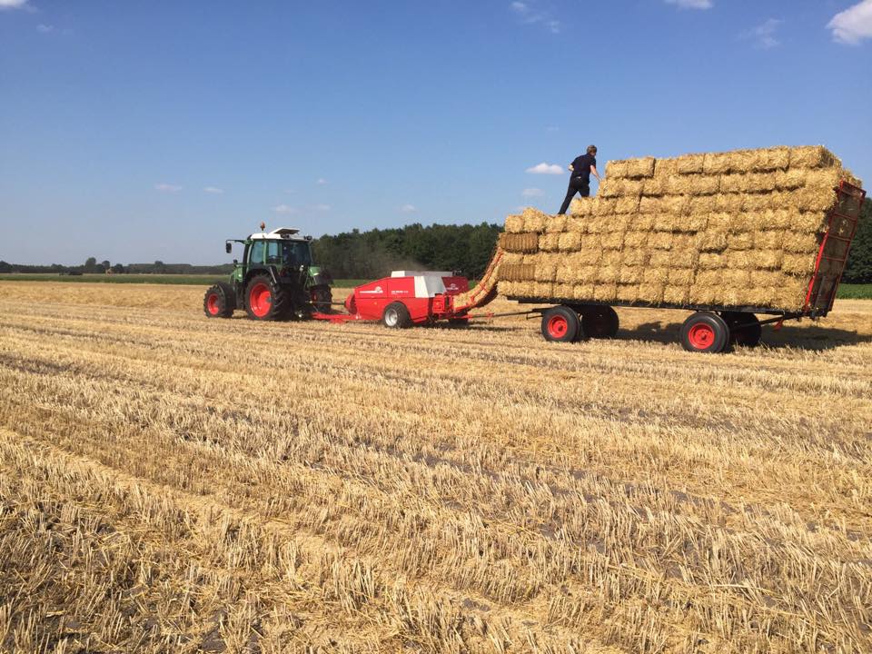 Machtig Samuel Zichtbaar Volvo BM 430 en wagen kleine pakjes stro vervoeren gaat niet vanzelf |  Trekkerweb.nl - Mechanisatienieuws voor de landbouw en groensector