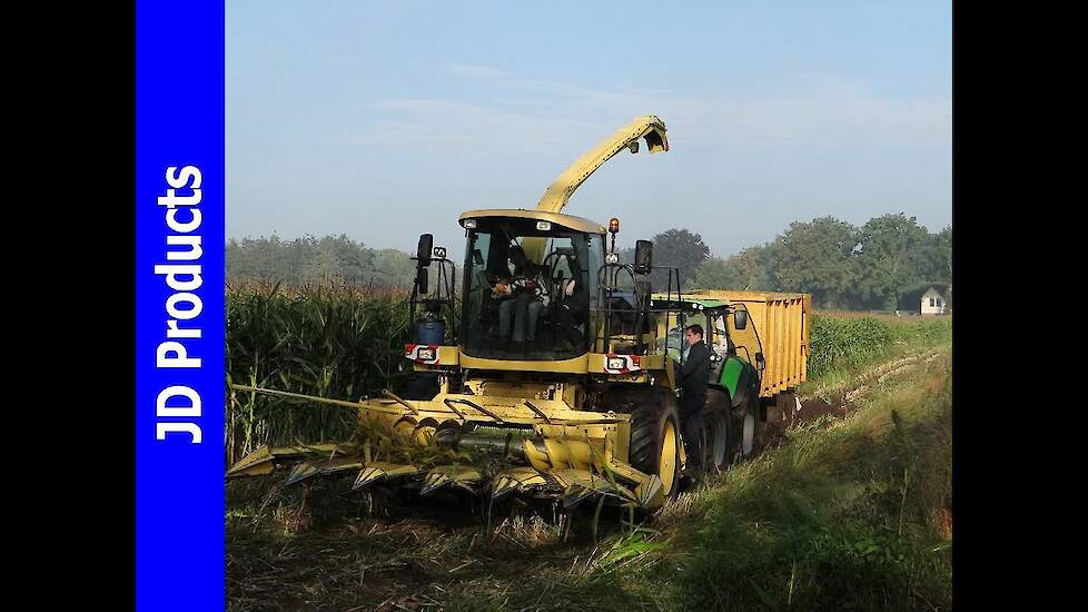 Mais/2015/New Holland FX450/Modderen/Harvesting maize in the mud/Maishäckseln/Hakselen