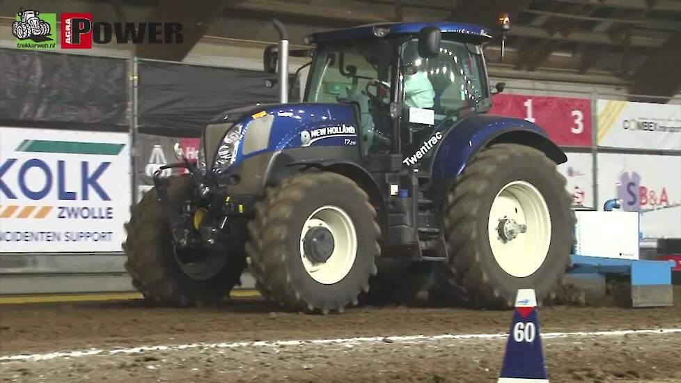 Indoor tractorpulling Zwolle 2013 two wheel drives Trekkerweb