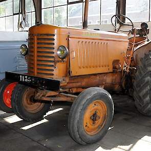 Een Renault 3042 uit 1951, volgens Dijkstra een echte schuurvondst uit Frankrijk. De trekker is op een voorband na origineel.