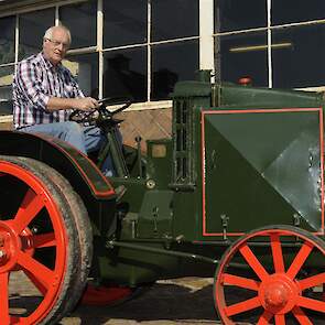 De Renault PE uit 1926 is de oudste trekker uit de verzameling Renaults van Epke Dijkstra.