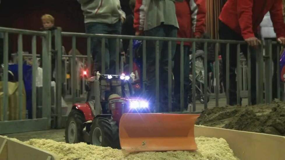 Landbouwminiaturenbeurs  Radio controlled miniaturen LCN Agritoy Zwolle 2011 Trekkerweb