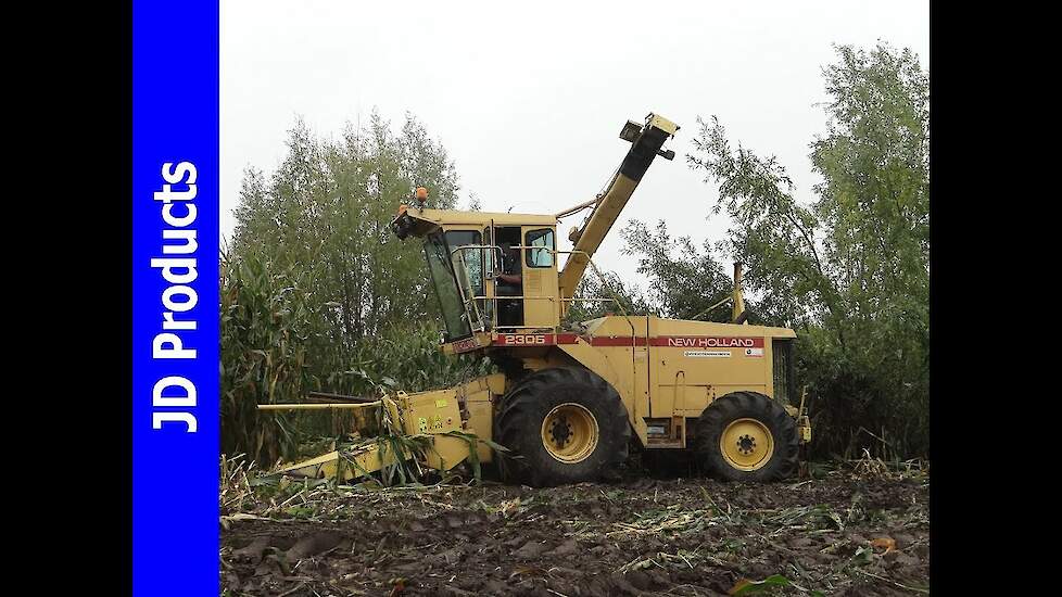 Mais/2015/New Holland 2305/Harvesting maize/Maishäckseln/Maishakselen/Hendriksen/Barneveld