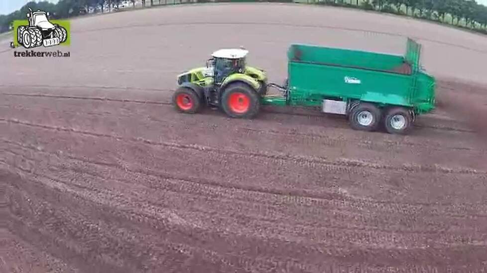 Nieuwe Tebbe Universeel Breedstrooier HS240 met Claas 930 Trekkerweb