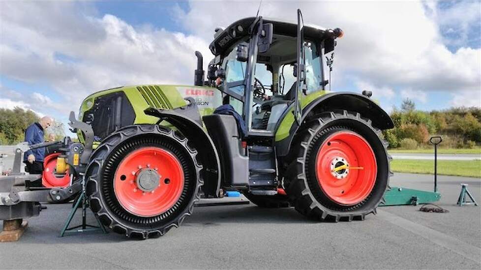 Uitleg van PneuTrac und AirCell Mitas Trekkerweb Agritechnica