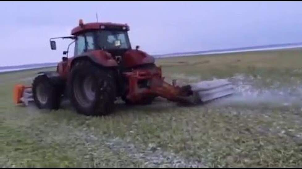 Dücker UM 27 afgeleverd bij MCV Valthermond en direct aan het werk