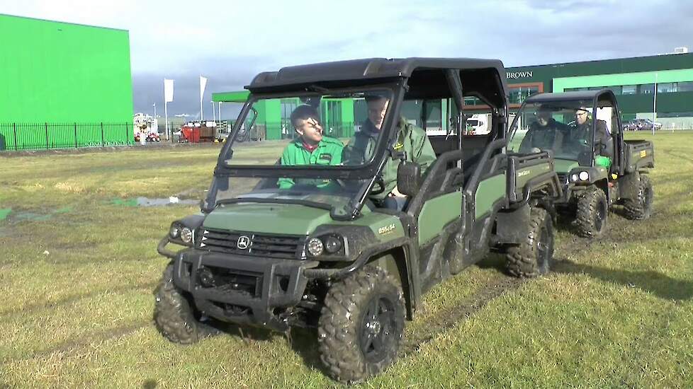 Even spelen met de John Deere Gator bij Kraakman Perfors BV Trekkerweb playing in the mud