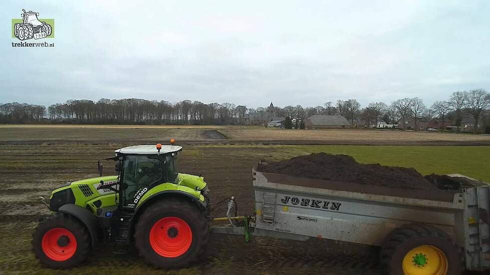 Claas Axion 810 CMATIC compost strooien met Joskin Siroko Trekkerweb