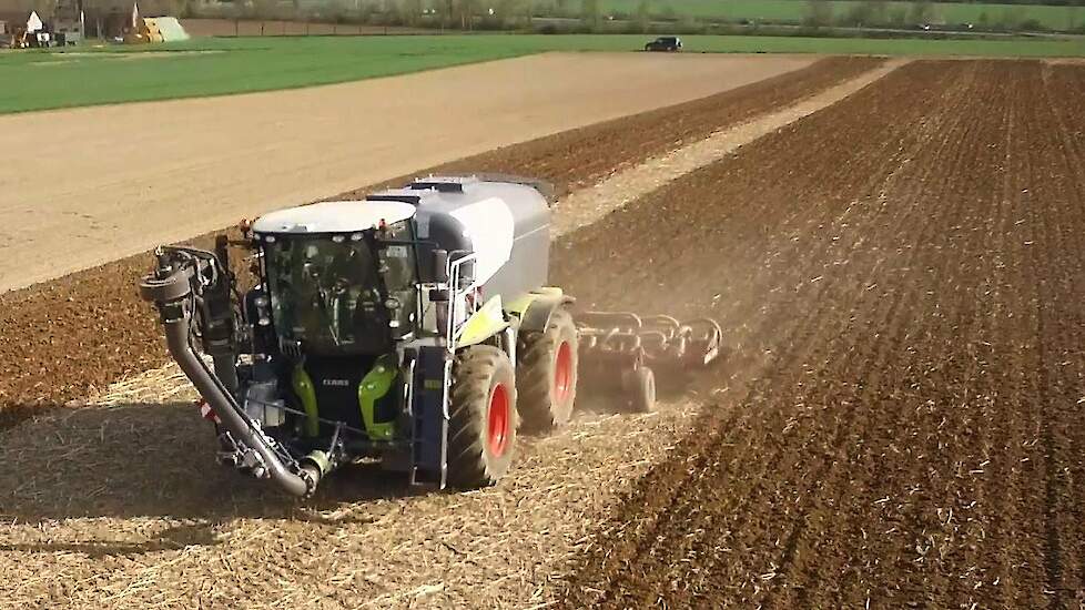 SGT/BAUER met Claas Xerion 4000 S Trac met GFK tank Trekkerweb