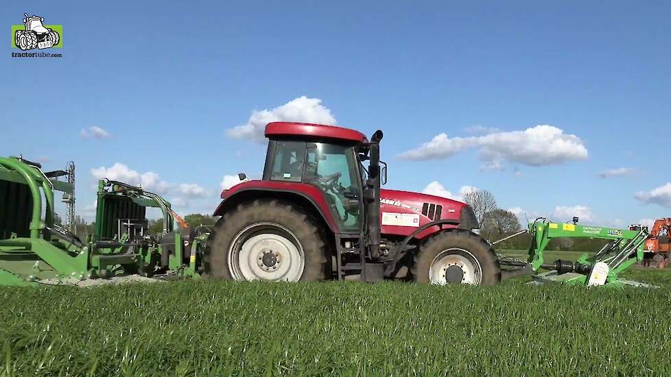 Case-IH 195 CVX en Samasz triplemaaier gras maaien Trekkerweb