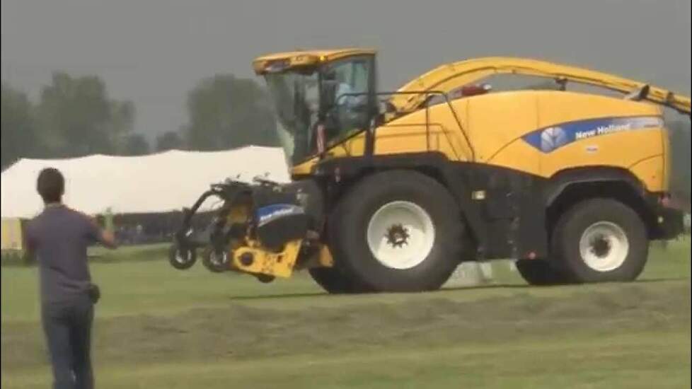 2 New Holland FR600 hakselaars Kasteel Meeuwen Trekkerweb