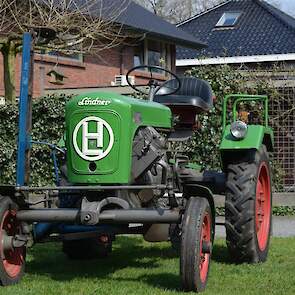 De Lindner HL 14 met maaibalk.