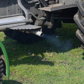 De korte uitlaat van de Lindner BF35N.