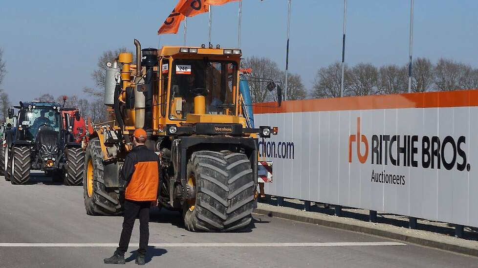 Bijzondere machines en materiaal onder de hamer bij Ritchie Bros Meppen Dld Trekkerweb