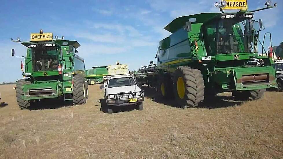 Combine`s on the road in Australië Trekkerweb
