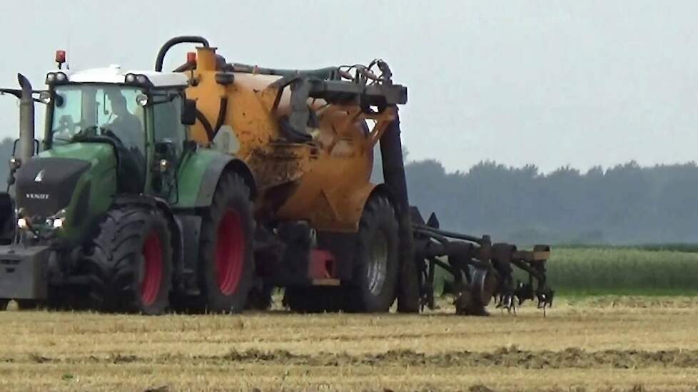 FENDT 936 VARIO TMS & VEENHUIS VMR MESTINJECTEREN OP GRAAN STOPEL