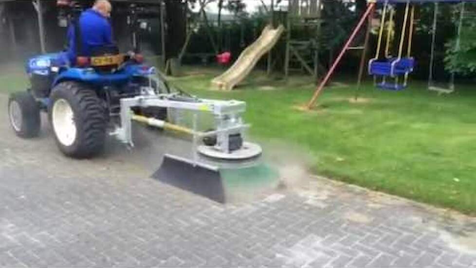 Nieuw VL Weed brush met mechanische aandrijving Trekkerweb