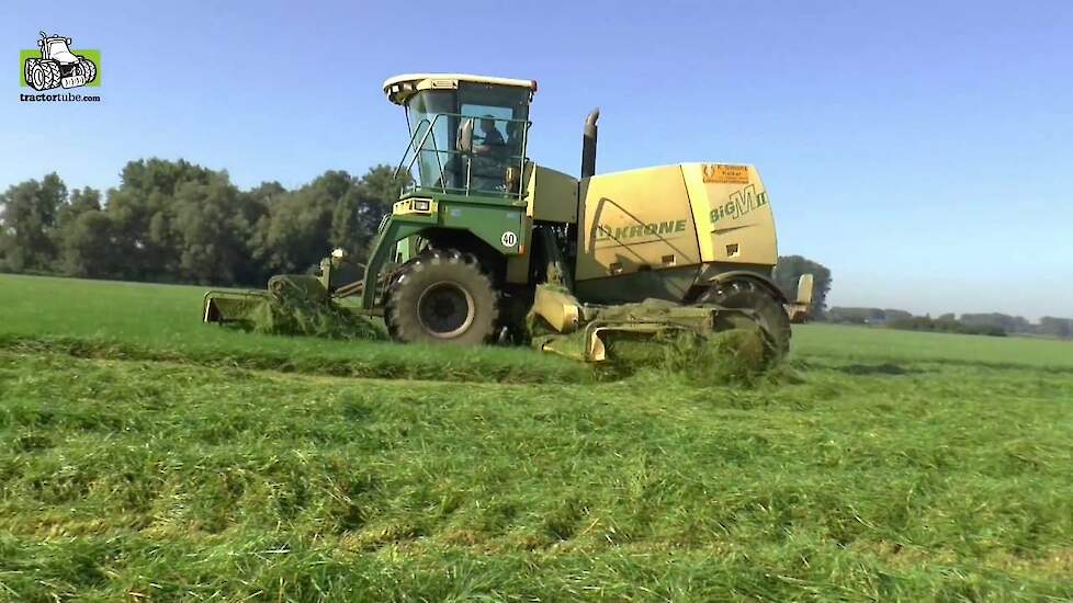Grasmaaien met Krone BiG M2 met loonbedrijf K.Simons uit Kalkar Trekkerweb