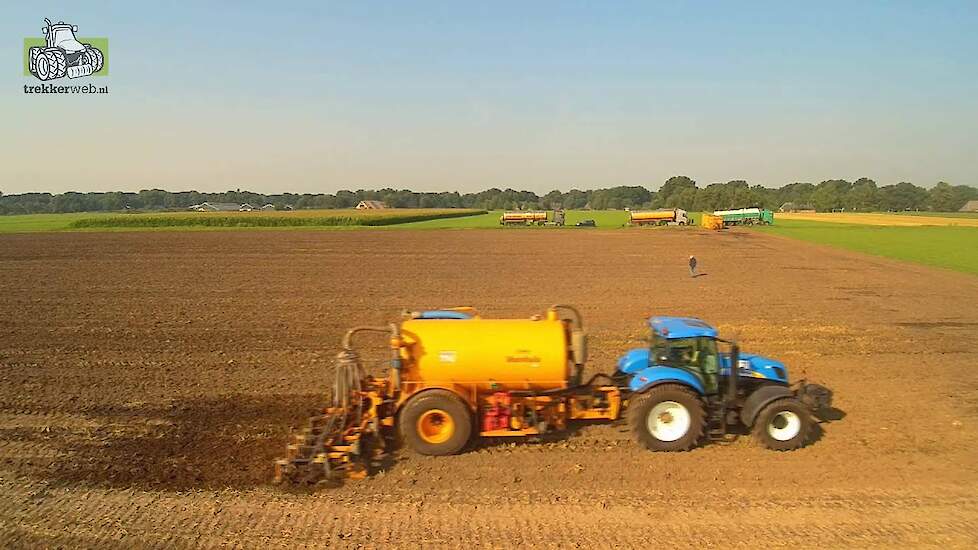 Mestinjecteren toen het nog droog was Loonbedrijf B Scheper BV uit Westerbork Trekkerweb