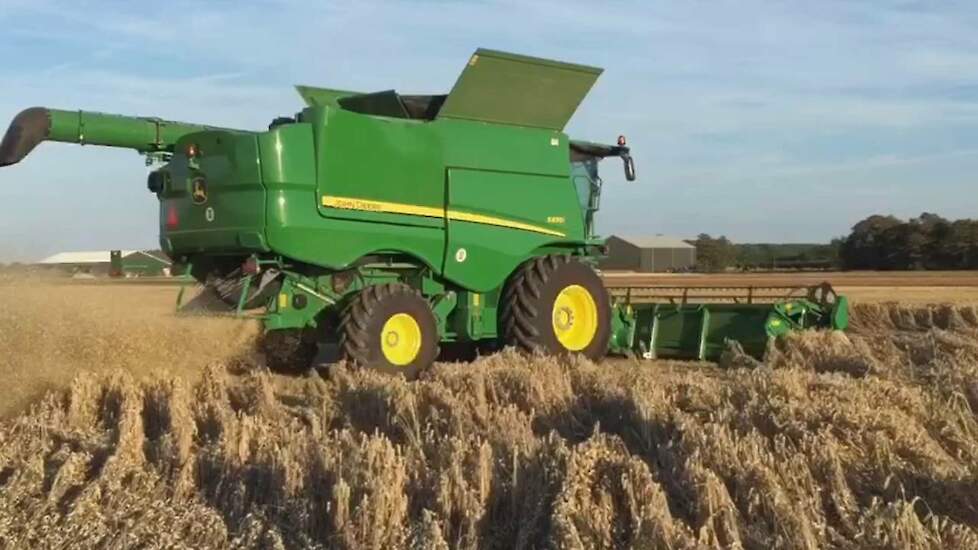 John Deere S670I in de tarwe oogst Trekkerweb harvest