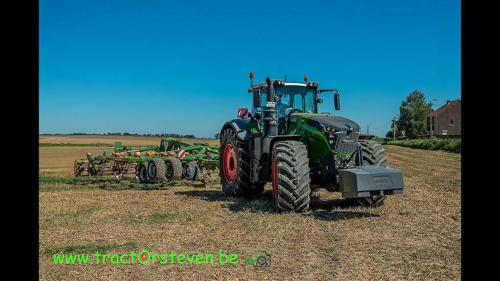 Fendt 1050 Vario met Amazone Cenius 7003-2TX bij Hilaire Van der Haeghe