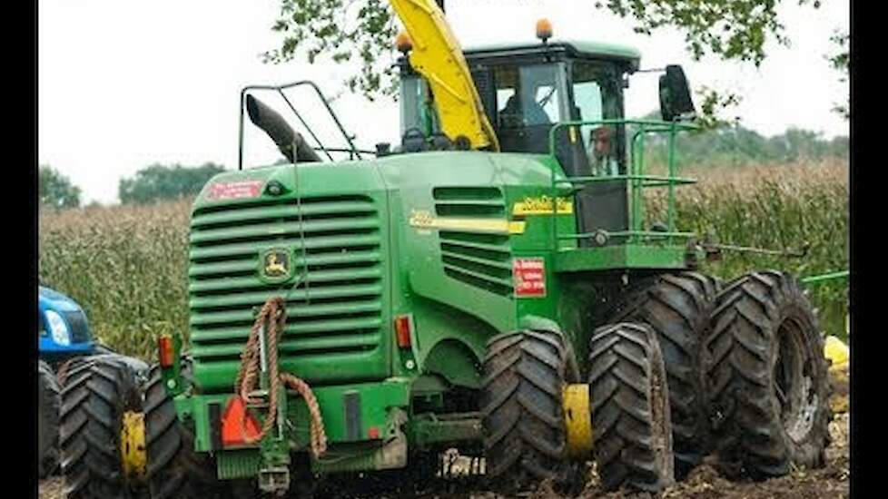 Grefelman met John Deere 7400 dubbellucht - Trekkerweb.nl