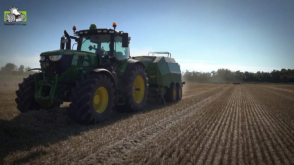 Grootpakpers wedstrijd met Kuhn LSB 1270 en John Deere 1424C  Trekkerweb