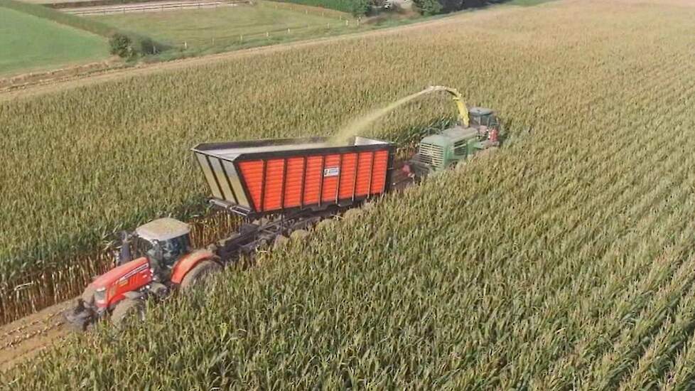 Loonbedrijf Seegers  Drempt  eigen gemaakte silagekipper ! Trekkerweb Homemade silage tipper