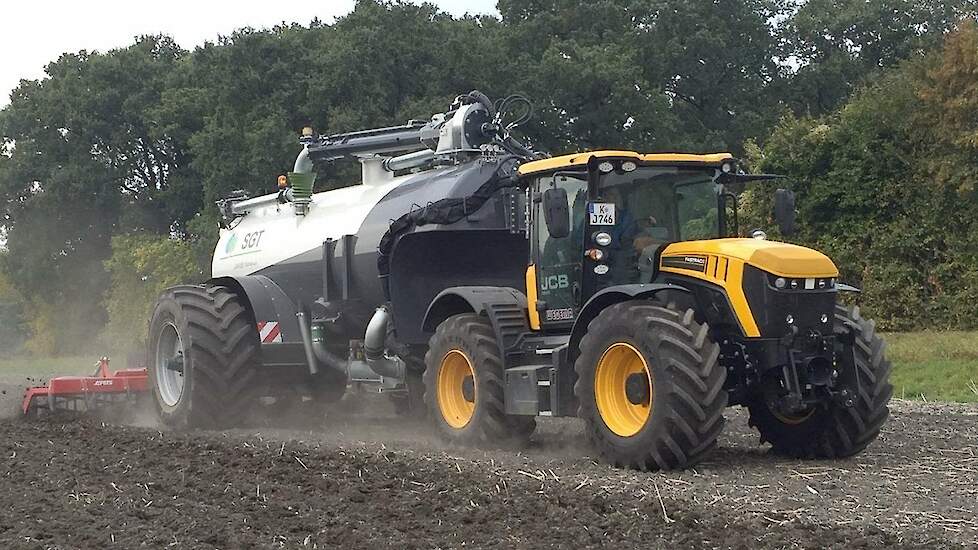 JCB met SGT en Evers druk aan het testen Trekkerweb