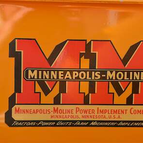 Het fraaie embleem van de Minneapolis-Moline.