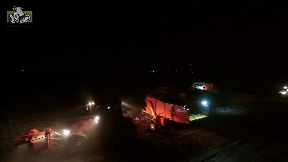 Potatoe harvest bij night Grimme SE 150-60 en Case-IH CVX