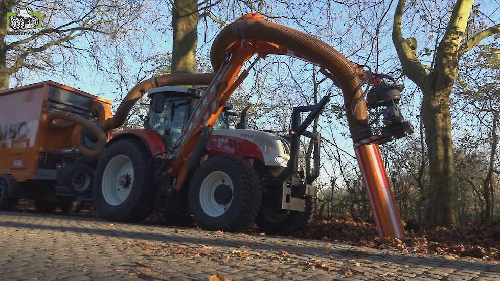 STEYR 6185 CVT met een blad-zuigcombinatie Trekkerweb