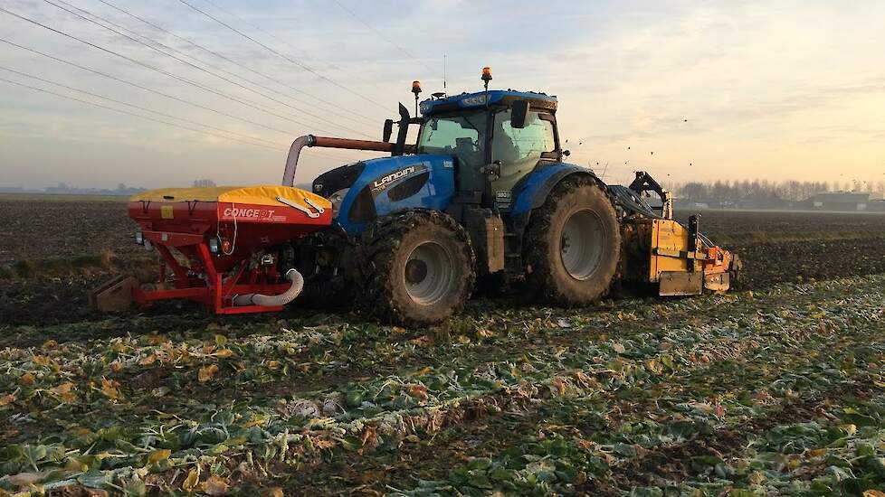 Eerste Concept Perugini ( Accord ) pneumatische zaaimachine afgeleverd in Nederland. Trekkerweb