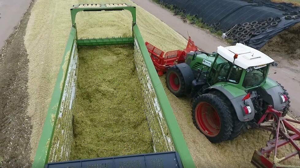 Maïstransport met Krone ZX en TX wagens en een Claas Jaguar 950 Trekkerweb