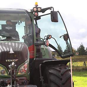 Tegenwoordig komt de laptop er steeds vaker aan te pas als het om reparatie van een trekker gaat. Fluitje van een cent voor ons jonge team, zegt Richard.