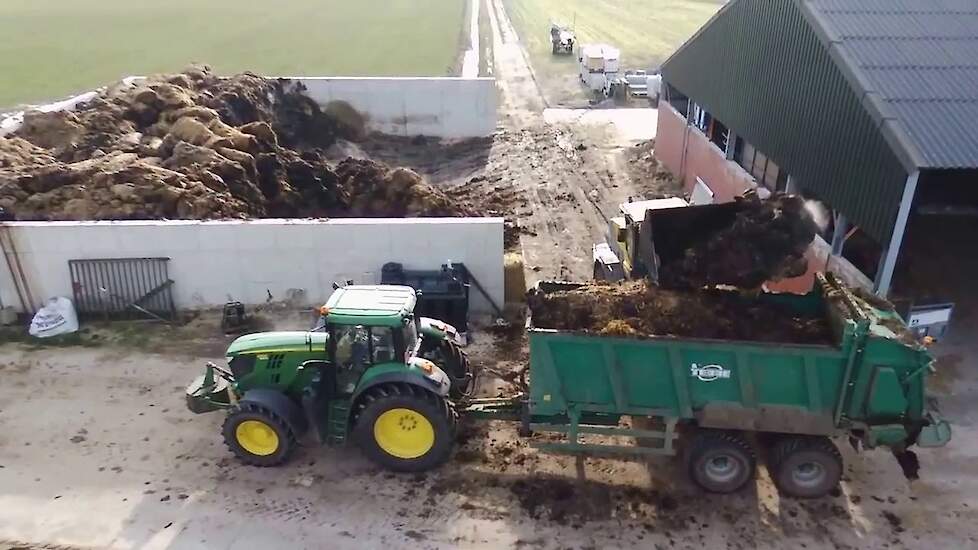 John Deere 6170M en Tebbe mestspreider. Geitenmest. Paumen Maaseik