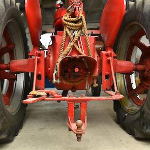 De Farmall M van achteren. Typisch Amerikaans zijn de grote achterwielen, waardoor ze als het op trekken aan kwam meer mans waren dan de qua pks vergelijkbare Europese trekkers. Ook typisch Amerikaans is dat de M geen hefinrichting heeft.