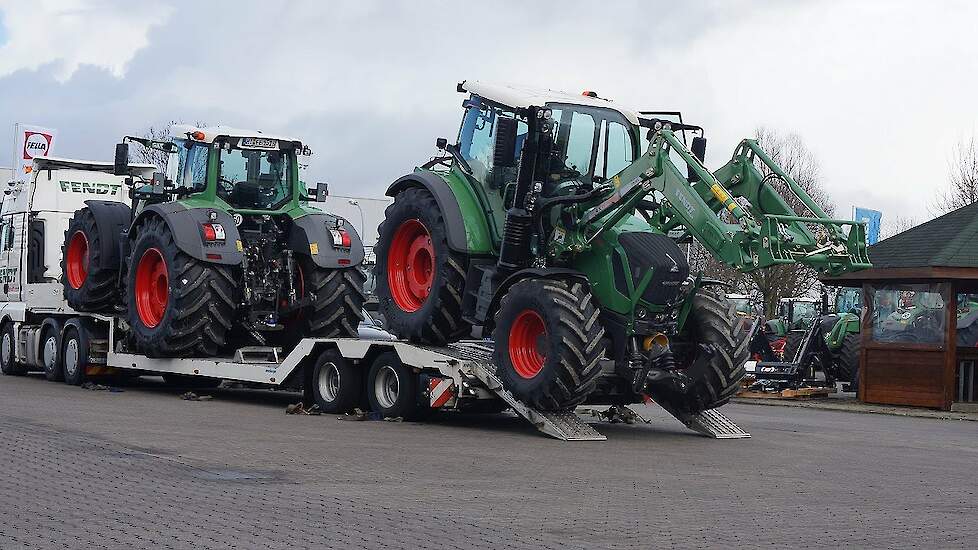 Wassen ,laden en lossen voor show bij Agravis Technik Meppen Dld XXXLandtechnikTage Trekkerweb