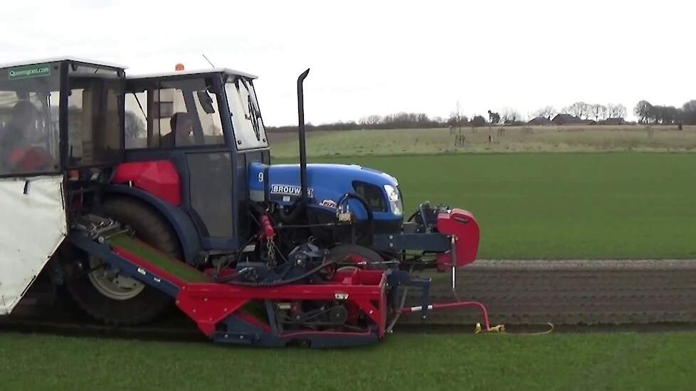 NEW HOLLAND 1576 GRASZODEN SNIJDEN QUEENS GRAS BV